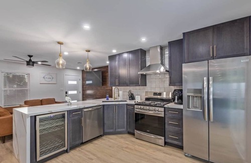 Garfield House | Modern dwn twn 3BR/3BR W/pool & spa