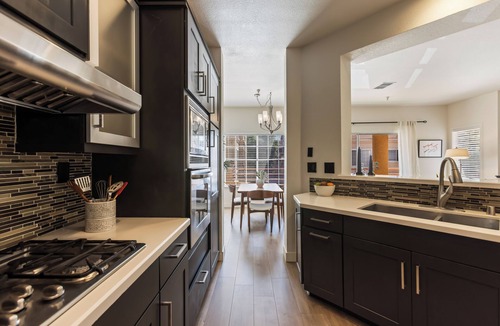 Hawthorne Condo | Modern Gated 2BR Condo Pool & Hot Tub Near LAX & Beaches 2-bedroom condo
