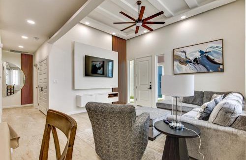 Mission House | Modern Getaway w/Private Patio & Grill in McAllen