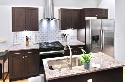 H Street Corridor Bed & Breakfast | Modern Haven: 3-BR/2.5 BA Paris-Themed Home in Wonderful DC: Wifi and A/C