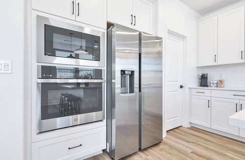 Terra Lago House | Modern Home with Heated Pool, Spa, Theatre room, Game Loft & Pickleball Court