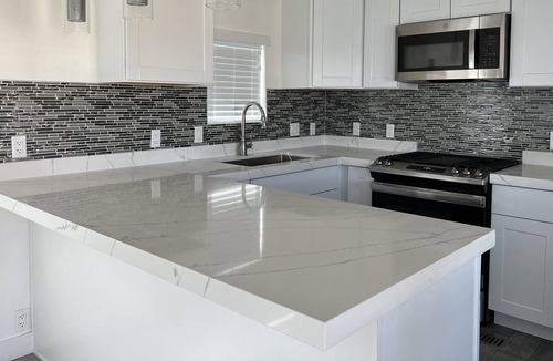 Lake Havasu City Resort | Modern Lakefront / Beachfront