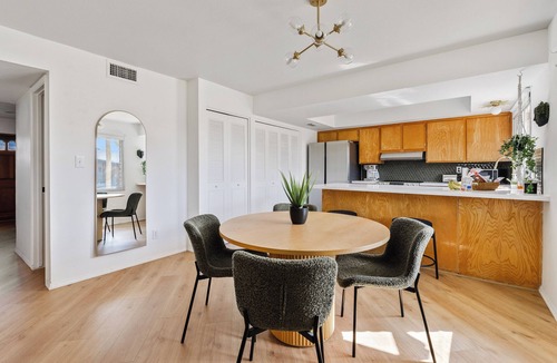 Tempe House | Modern Mid-Century 3 Mi to ASU Private Patio Pool & Playground King Bed