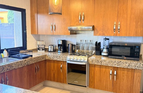 San Antonio Tlayacapan House | Modern 3-Bedroom Retreat in Ajijic-Walk To Everything-Gym-Pickleball-Golf Cart
