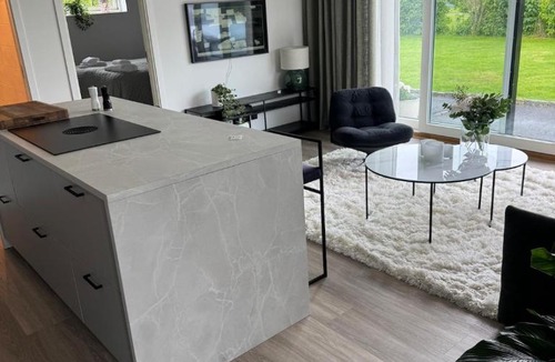 Alingsas Apartment | Modern nybyggd lägenhet med hotellkänsla intill sjön Gerdsken