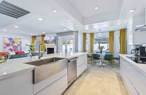 Raskin Estates House | Modern Retreat Minutes from Shopping Dining & Golf