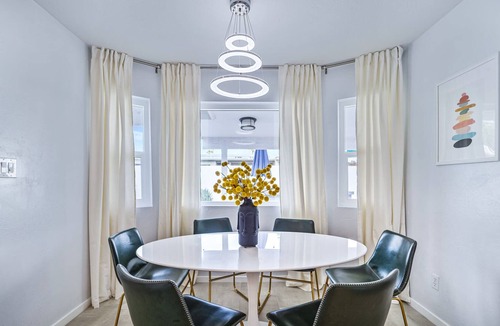 Raskin Estates House | Modern Retreat Minutes from Shopping Dining & Golf