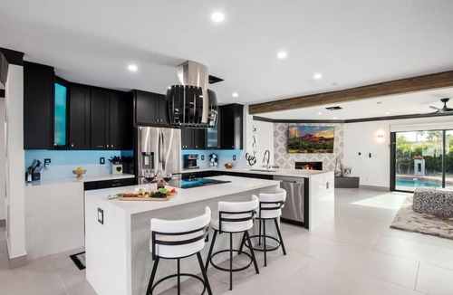 Mereway Manor House | Modern Roose-Private Pool-In Old Town Scottsdale