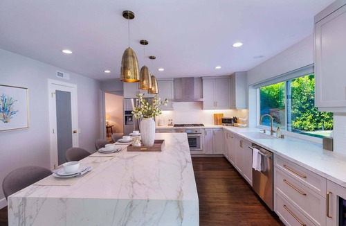 Mission Viejo House | Modern SoCal Escape with Outdoor Grill & Lush Lounge Areas | Casa Cordero