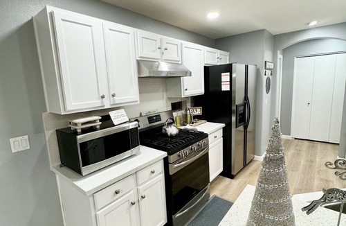 Enterprise House | Modern & Spacious 3 Bed/2 Bath-Sleeps 8, Near Airport, Strip & Stadium