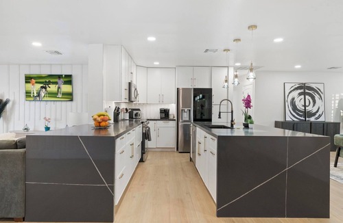 Papago Parkway House | Modern, spacious 6 BR/4 Bath house close to Old Town Scottsdale with Heated Pool