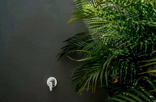 Zazil-ha Apartment | Modern Stay - Rooftop Pool - Walk to Beach & 5th