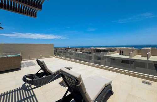 El Tezal House | Modern studio with rooftop lounge, pools, gym, pickleball & Netflix access