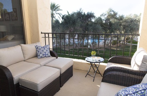 Scottsdale Ranch Condo | Modern top floor corner unit with pool view