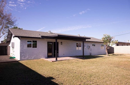 Yuma House | Modern, Updated, Pet Friendly, Centrally Located with BBQ and FirePit!