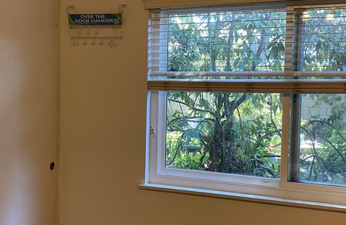 Hacienda Heights House | Modest sleeping quarter，cozy quiet private loft. 純過夜不貴的方便小閣樓。