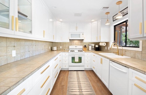 Joshua Tree House | Moonbeam Mountain - Stylish Home w/Private Boulders and Hot Tub