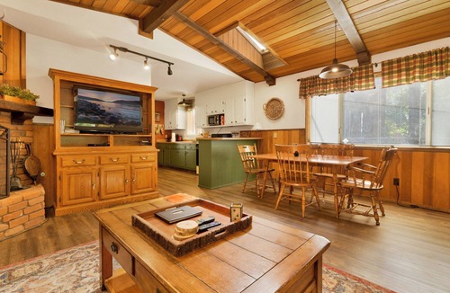 Summit Estates Cabin | Moonridge Cottage at Bear Mountain Resort w/Hot Tub