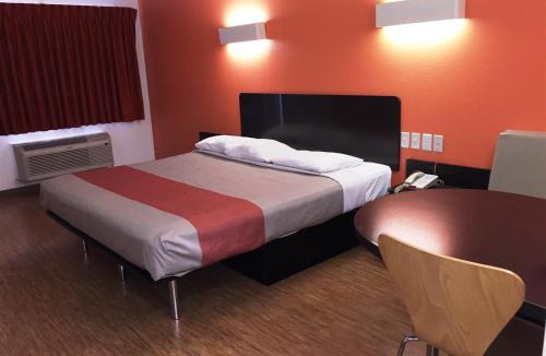 Brownsville Hotel | Motel 6-Brownsville, TX North