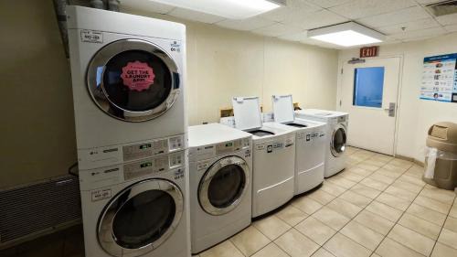 Brownsville Hotel | Motel 6-Brownsville, TX