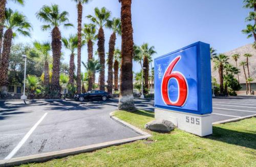 Palm Springs Hotel | Motel 6-Palm Springs, CA - East - Palm Canyon