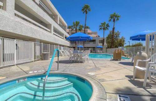 Warm Sands Hotel | Motel 6-Palm Springs, CA - Downtown