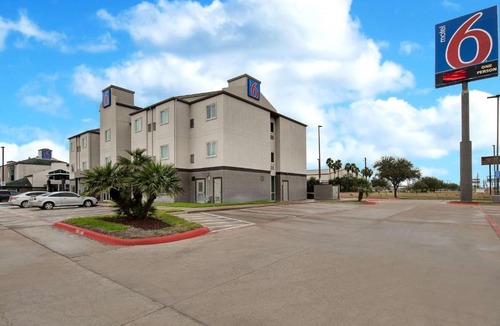Pharr Hotel | Motel 6-Pharr, TX