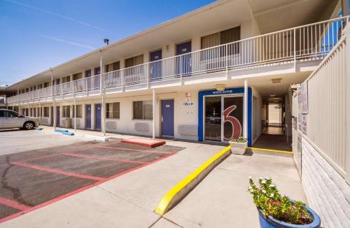 Youngtown Hotel | Motel 6-Youngtown, AZ - Phoenix - Sun City
