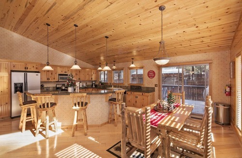 Big Bear City Cabin | Mountain Bliss by Destination Big Bear : Remarkable Single Story Log Style Home in Pinewood Estates! Outdoor Hot Tub! Arcade!