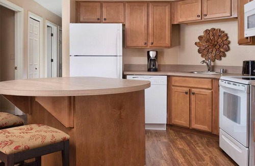 Big Bear Lake Resort | Mountain Resort Stay in Big Bear with Hot Tubs & Spacious 1 Bedroom