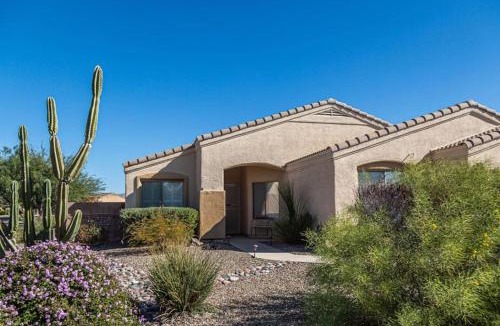 Monterra Knolls House | Mountain View Beauty with Pool