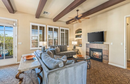 La Quinta Condo | Mountain View! Luxurious Villa near Clubhouse with Mountain Views - Pet Friendly - Upstairs (C48-2)