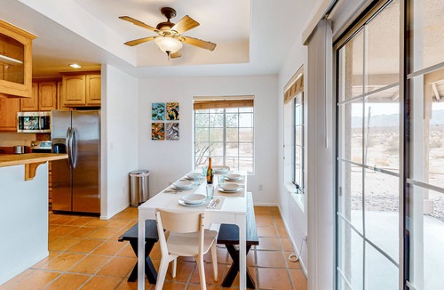 Indian Cove House | Mountain-view desert retreat with central AC, lanai, & washer/dryer