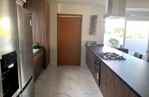 Providencia Condo | Mr W | 3BR Central Location Apartment