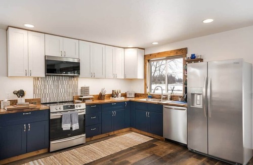 Kalispell House | MT Views, Creekside, Sauna, Glacier Park Adventure