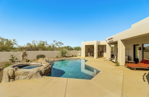 Oro Valley Cottage | Mtn-view Oasis w/Pool, Spa & Gym in Oro Valley!