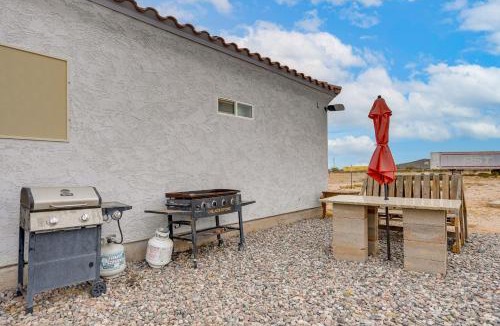 Casa Grande House | Mtn Views: Spacious Family Home in Casa Grande!