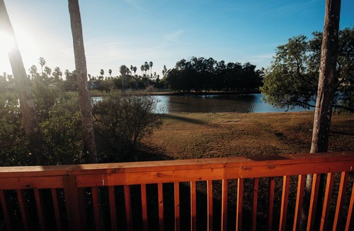 Brownsville House | Nature Lovers Oasis,18 miles to LNG, 20 miles to Space X. Walk to Sunrise Mall.