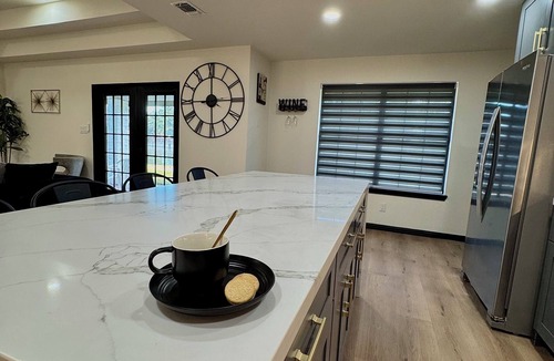 Brownsville House | Nature Side comfort dreams 3b/2.5b sleeps 8.