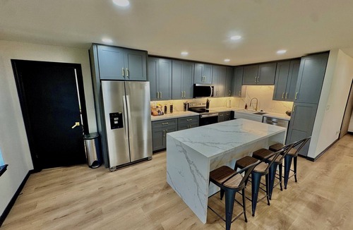 Brownsville House | Nature Side comfort dreams 3b/2.5b sleeps 8.