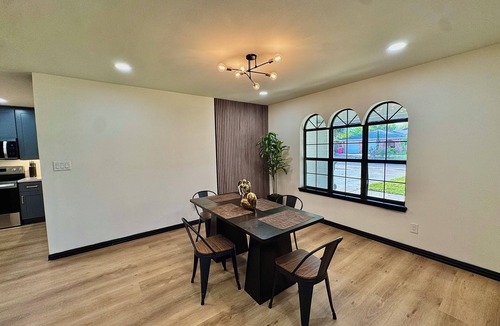 Brownsville House | Nature Side comfort dreams 3b/2.5b sleeps 8.