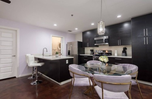 McAllen Villa | Near Airport/King Size Beds/PS5/Fast Wifi/Central