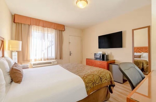 Yuma Townsite Hotel | Near Riverfront Activities | Queen Room Escape | Outdoor Pool