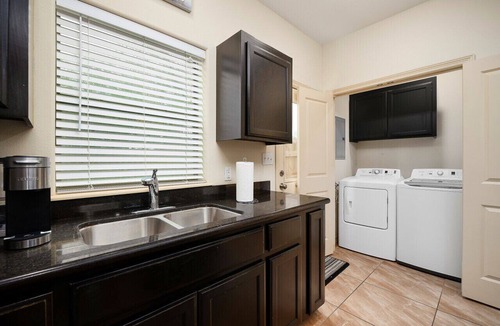 Pharr Apartment | Nest at Hummingbird 3 w King bed free parking Patio