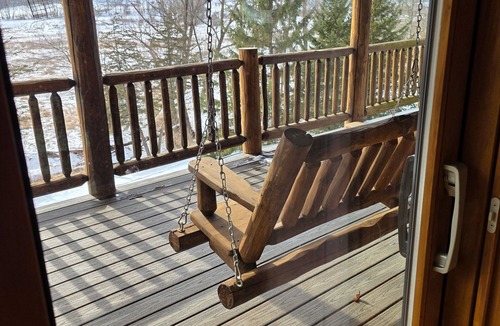 Viroqua Cabin | Nevrdun Retreat - 4-bedroom cabin in wonderful Viroqua with cozy charm.