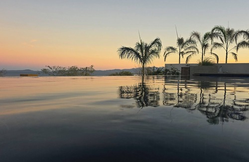 La Ventana House | New 5bdr-6bth, Pickleball, Pool, Jacuzzi, Sauna, Cold Plunge, 1/2 Mile to Beach