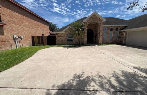 Palmhurst House | NEW- Casa Las Brisas - 4 bedrooms, 3 bath, 2 car garage