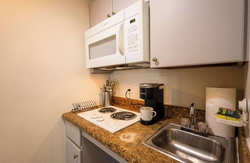 Tolleson Apartment | New! Cozy Studio | Fast WiFi & Work Desk