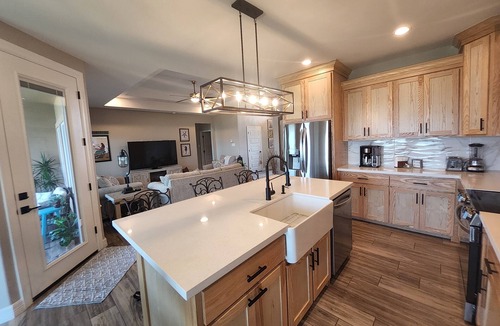 Laguna Vista House | NEW Custom Home-Sunset/Sunrise Lake Views-SPI Golf Course-13 mi to SPI Beaches