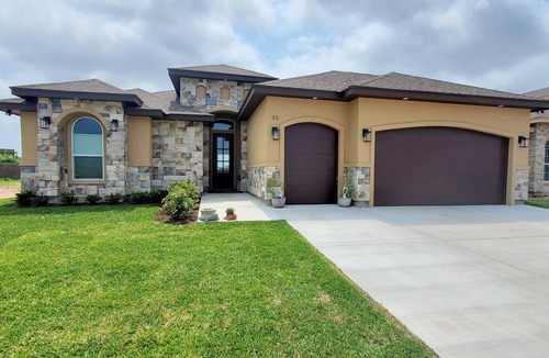 Laguna Vista House | NEW Custom Home-Sunset/Sunrise Lake Views-SPI Golf Course-13 mi to SPI Beaches